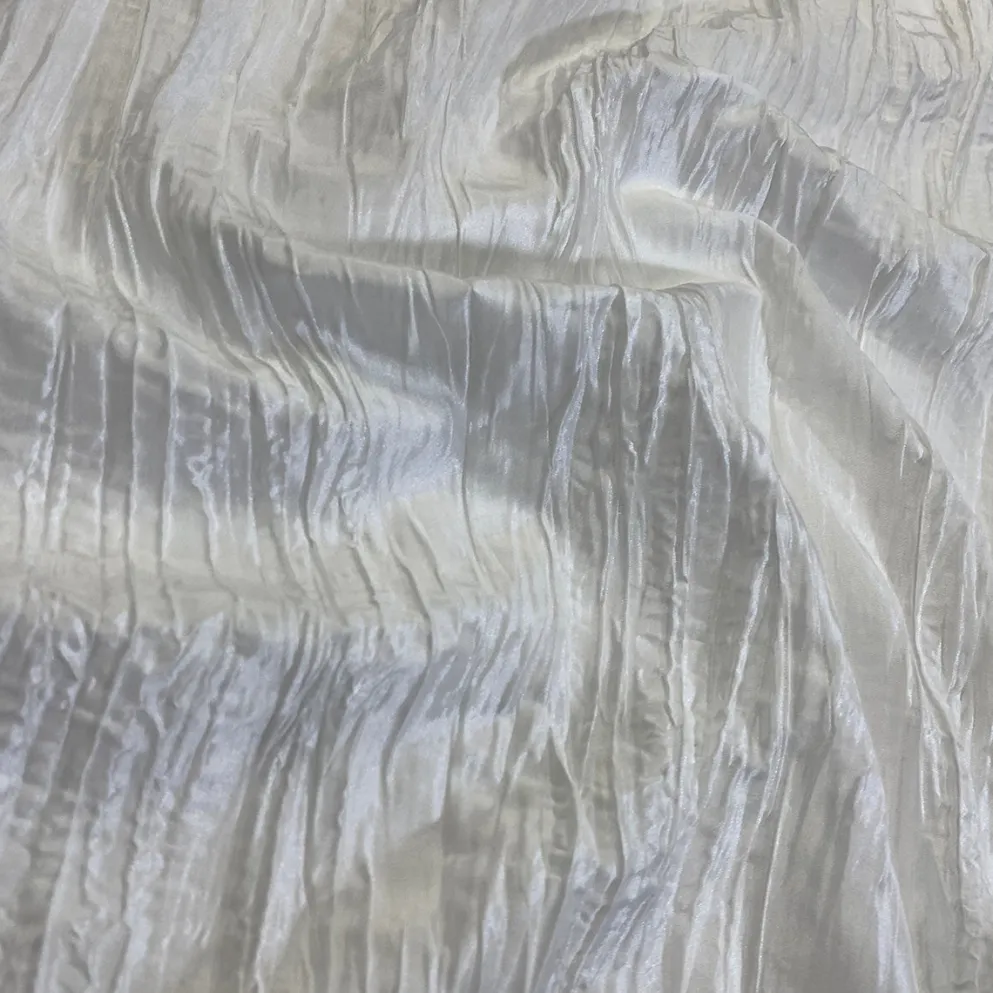 Accordion Taffeta Table Linen in Ivory