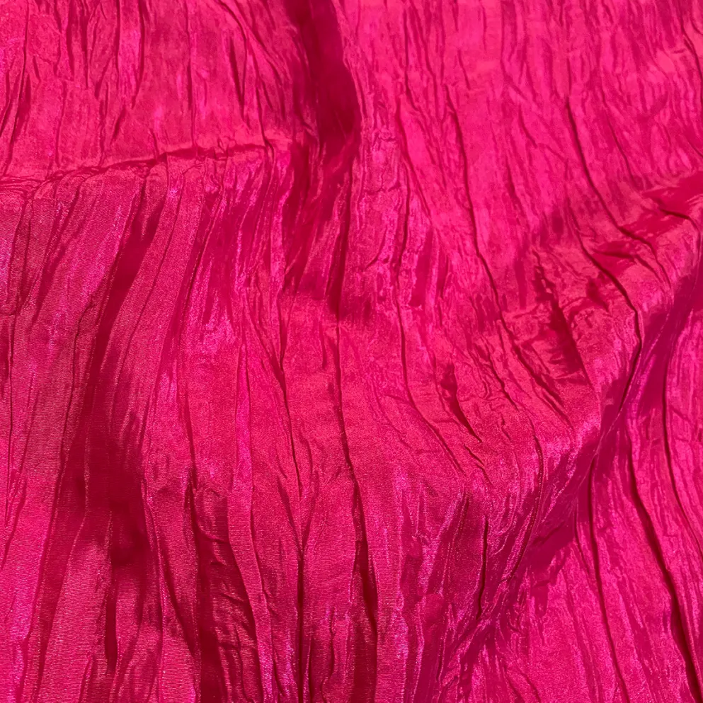 Accordion Taffeta Table Linen in Fuchsia