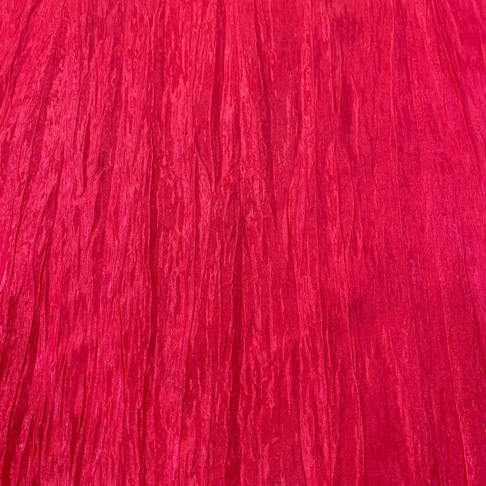 Accordion Taffeta Table Runner in Hot Pink