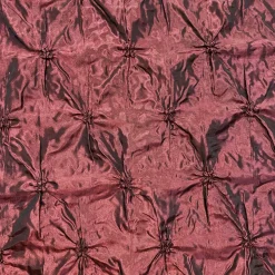 Belly Button (Pinwheel) Table Linen in Burgundy