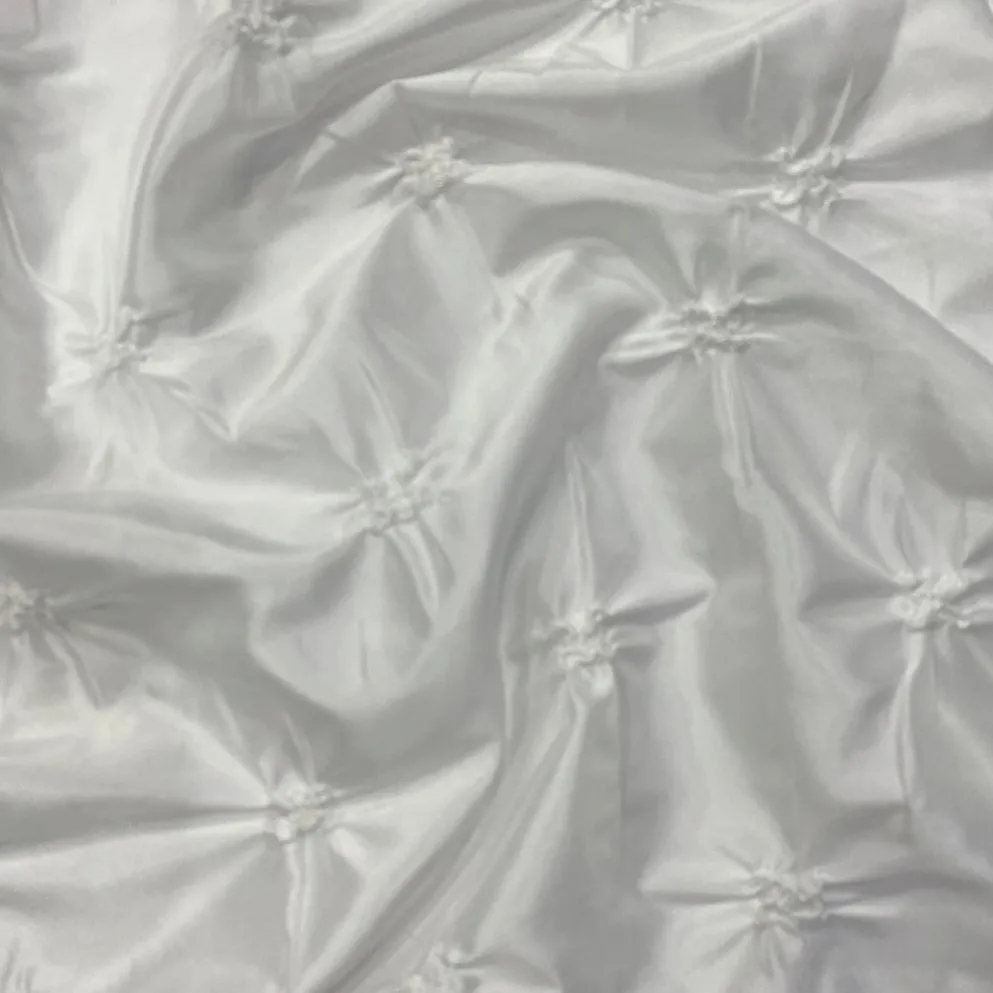 Belly Button (Pinwheel) Table Linen in White