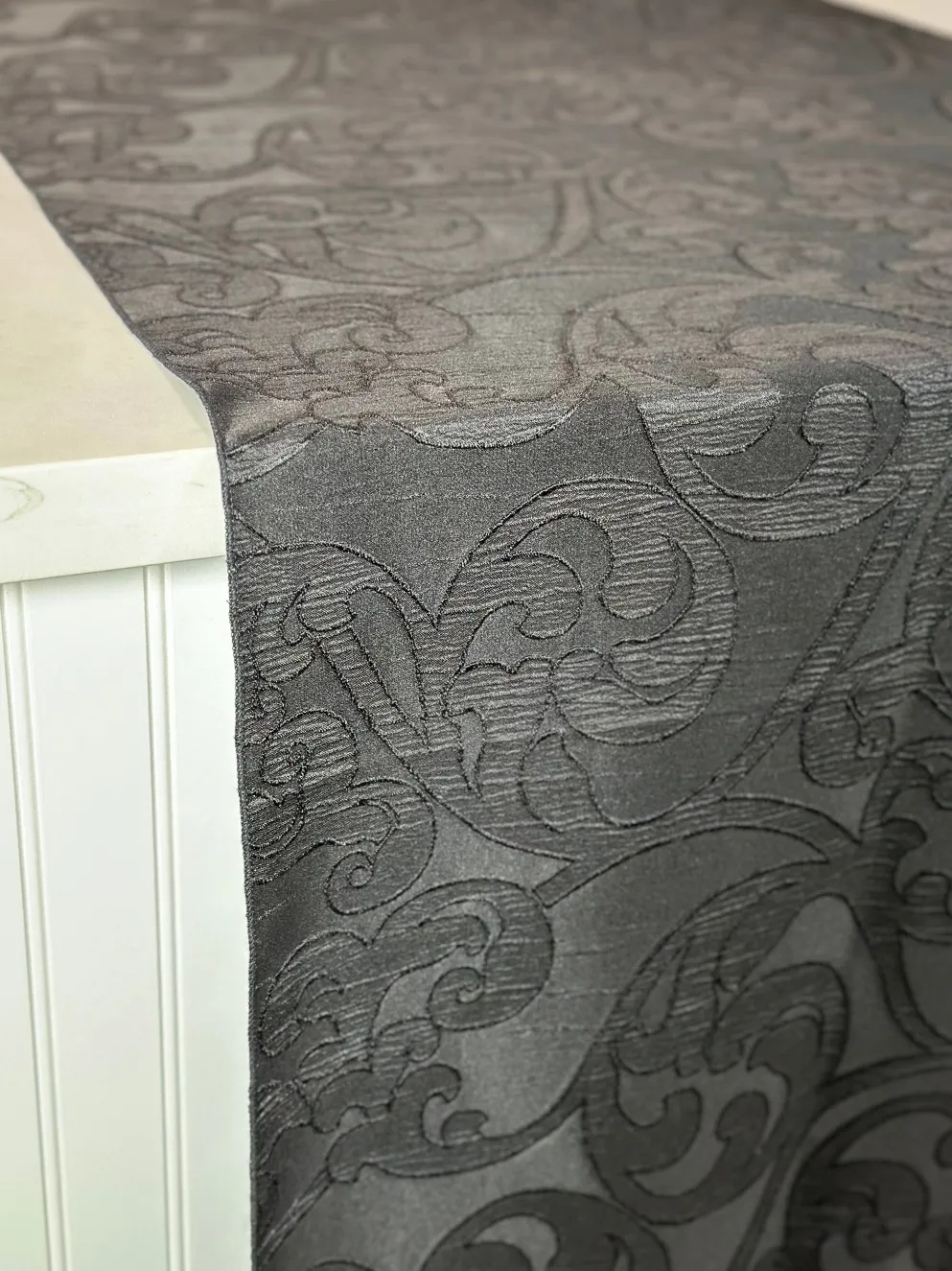 Classic Jacquard Table Linen in Black