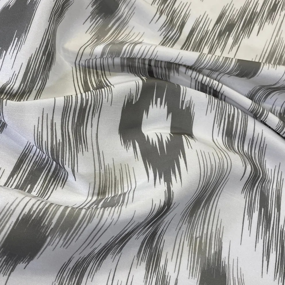 Cosmo Print (Dupioni) Table Linen in Silver