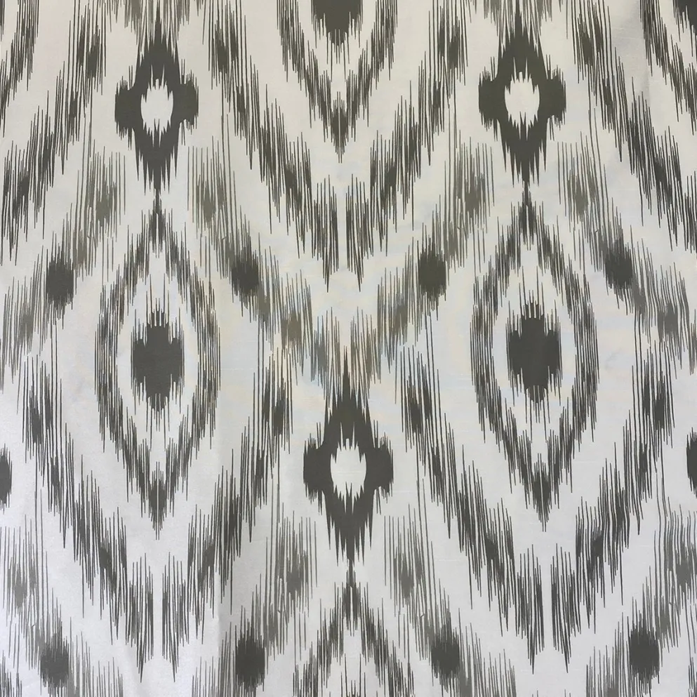 Cosmo Print (Dupioni) Table Linen in Silver