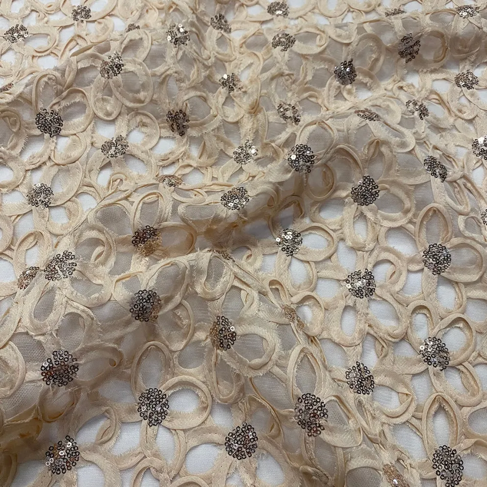 Daisy Sequins Table Linen in Champagne
