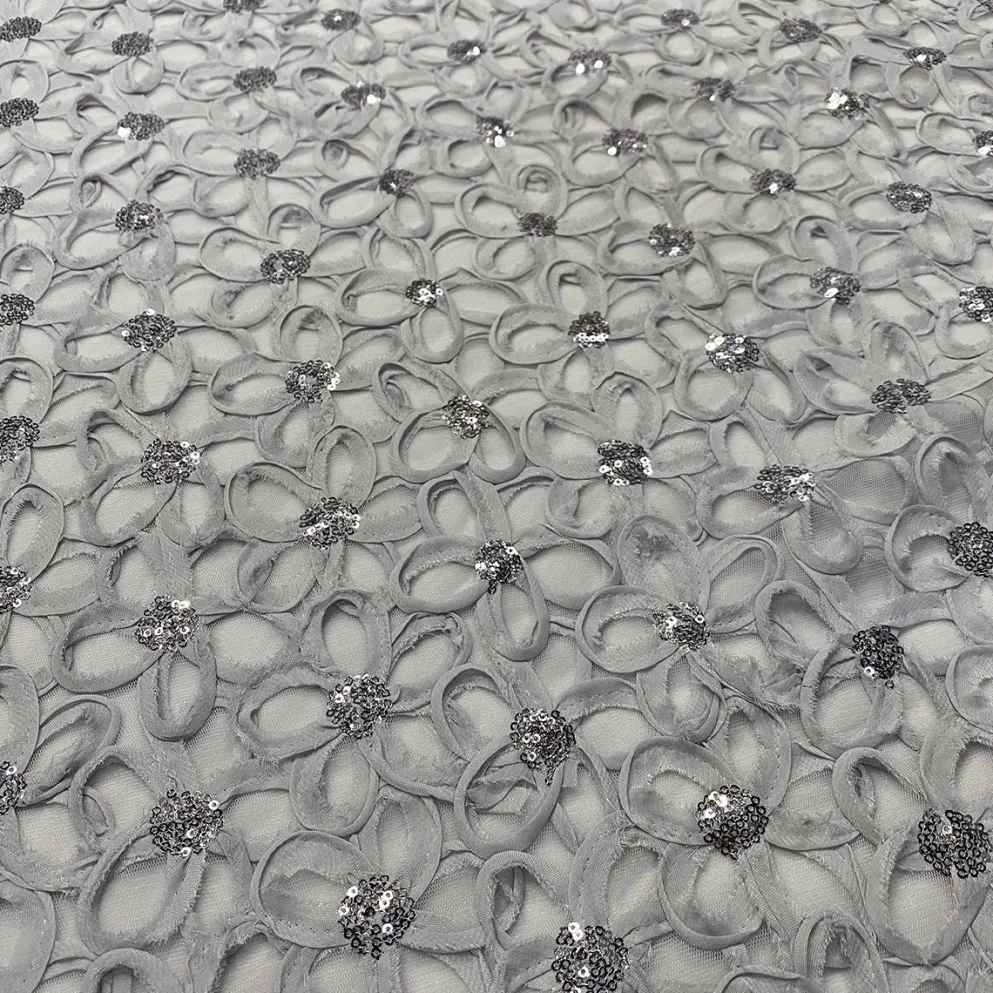 Daisy Sequins Table Linen in Silver