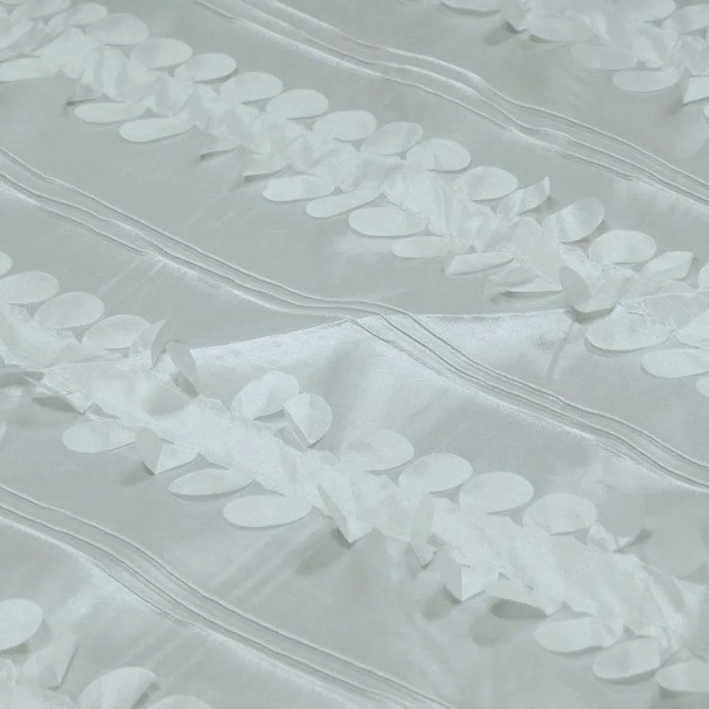 Diagonal Taffeta Table Linen in White