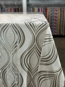 Eclipse Jacquard (Reversible) Table Linen in Silver