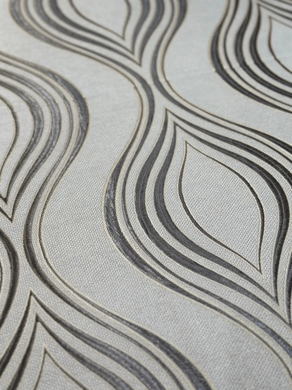 Eclipse Jacquard (Reversible) Table Linen in Silver
