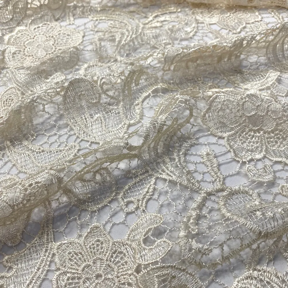 English Lace (w/ Poly Lining) Table Napkin in Ivory
