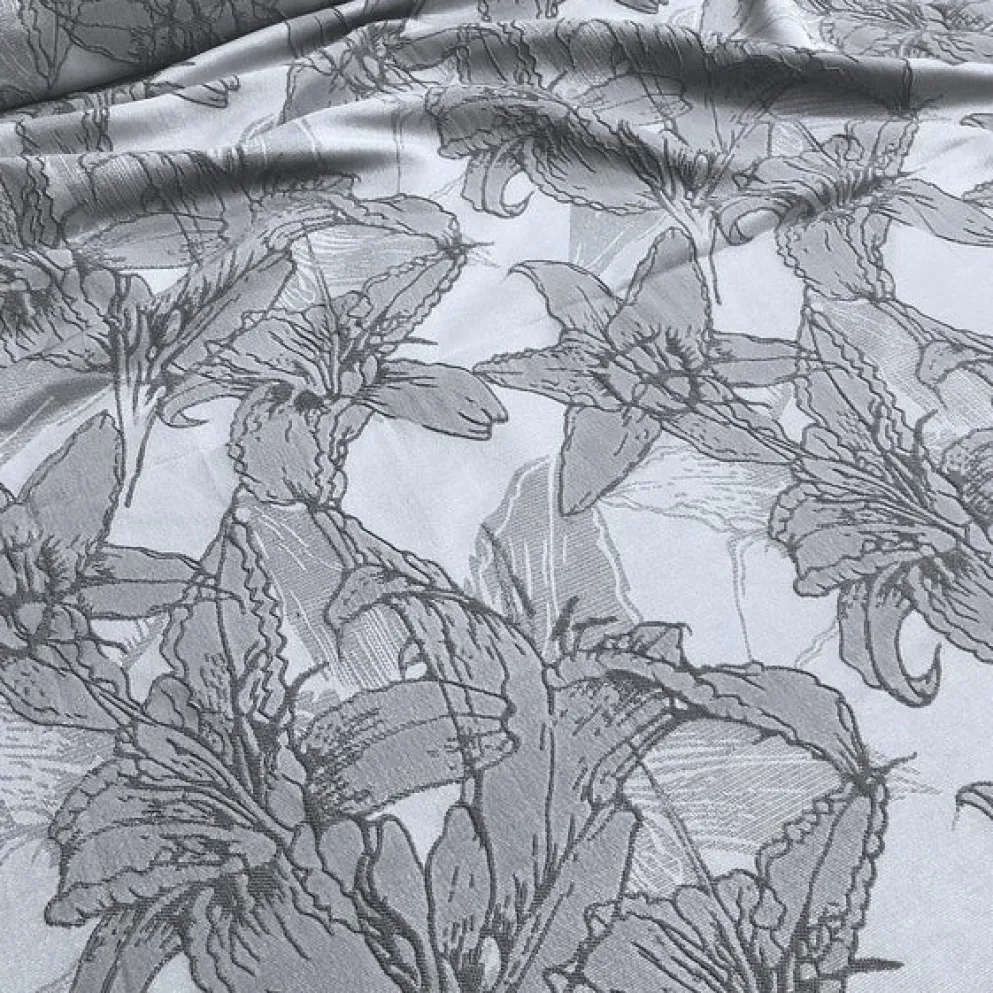 Floral Reef Jacquard Table Linen in Silver