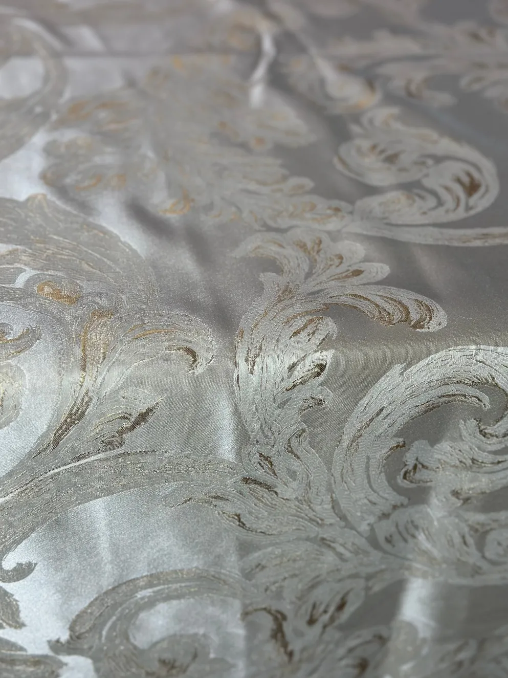 Florence Jacquard Table Linen in Gold
