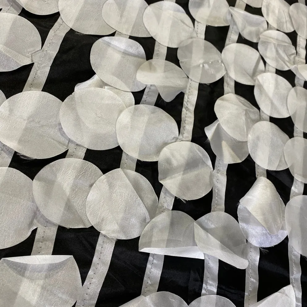 Funzie (Circle Hanging) Taffeta Table Linen in White on Black