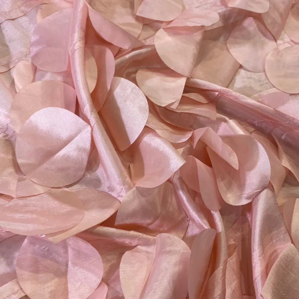 Funzie (Circle Hanging) Taffeta Table Linen in Rose Petal