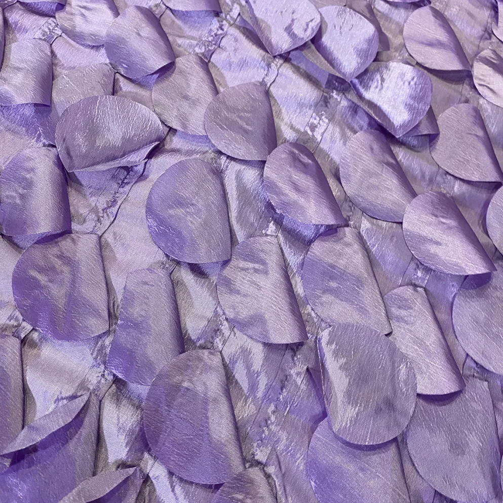 Funzie (Circle Hanging) Taffeta Table Runner in Lilac