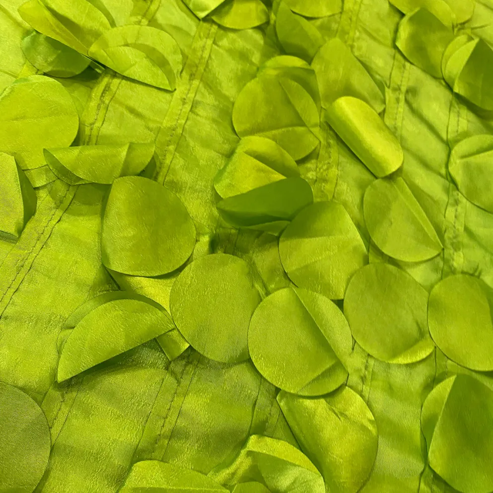 Funzie (Circle Hanging) Taffeta Table Runner in Lime
