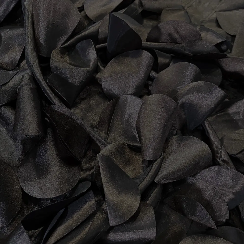 Funzie (Circle Hanging) Taffeta Table Runner in Black