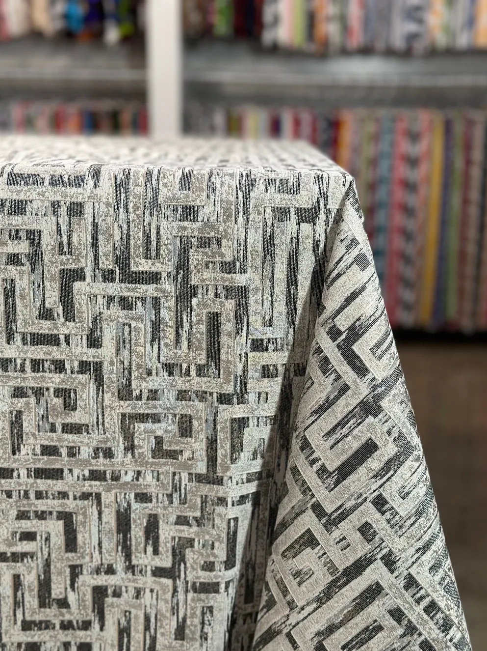 Gio Jacquard Table Linen in Grey