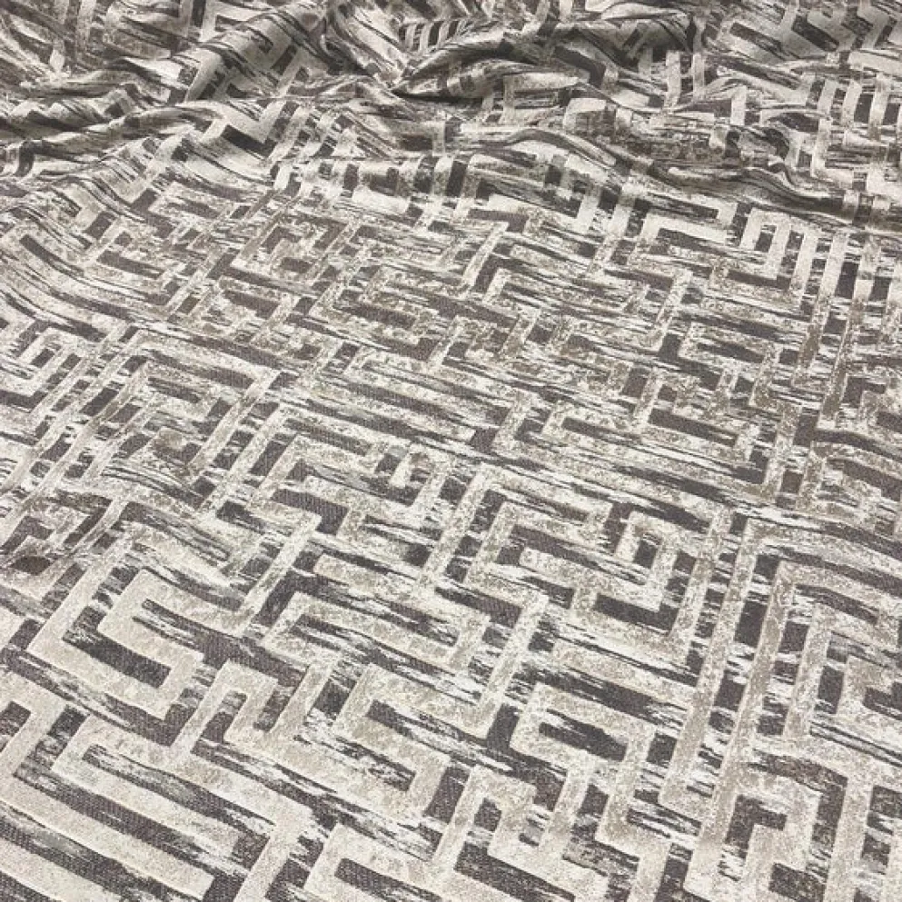 Gio Jacquard Table Runner in Grey