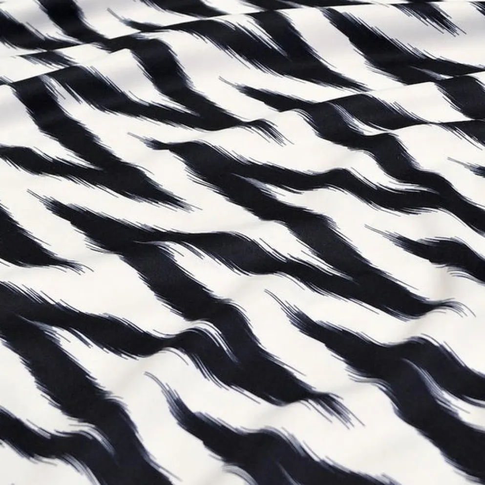 Horizon (Poly Print) Table Runner in Black