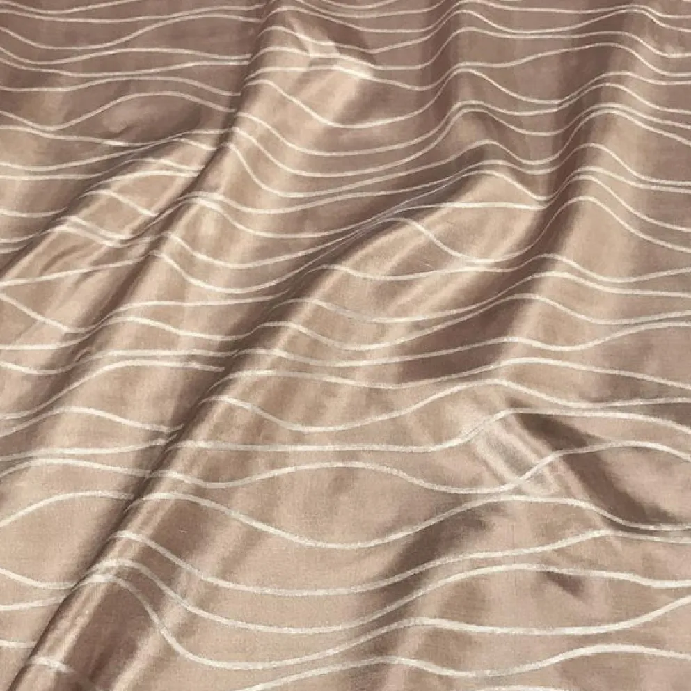 Karawave Jacquard (Reversible) Table Runner in Champagne