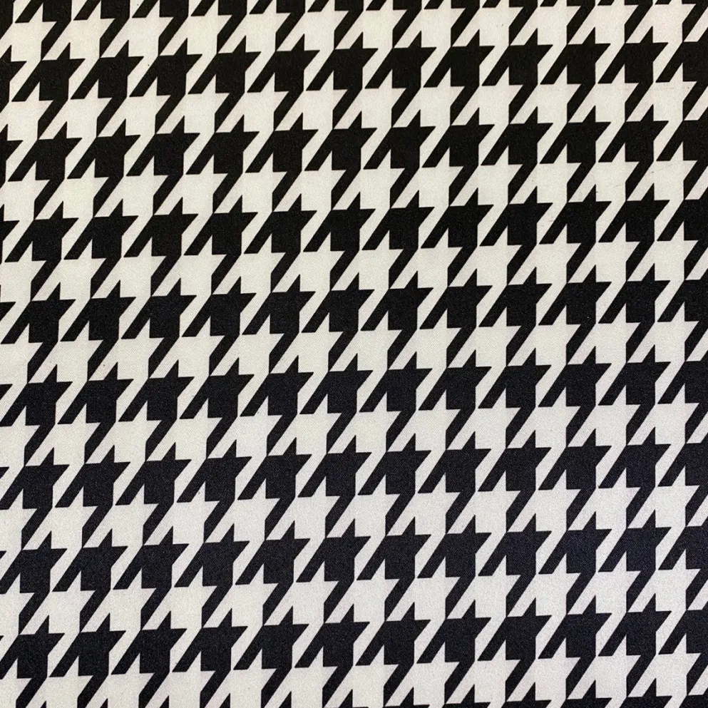Lamour Prints Table Linen in Houndstooth