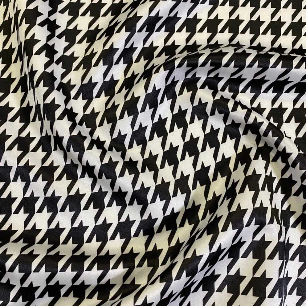 Lamour Prints Table Linen in Houndstooth