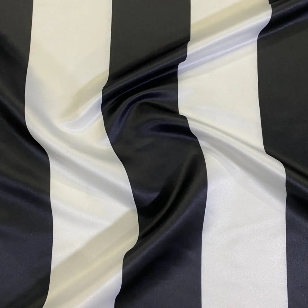 Lamour Prints Table Runner in 4" Stripe