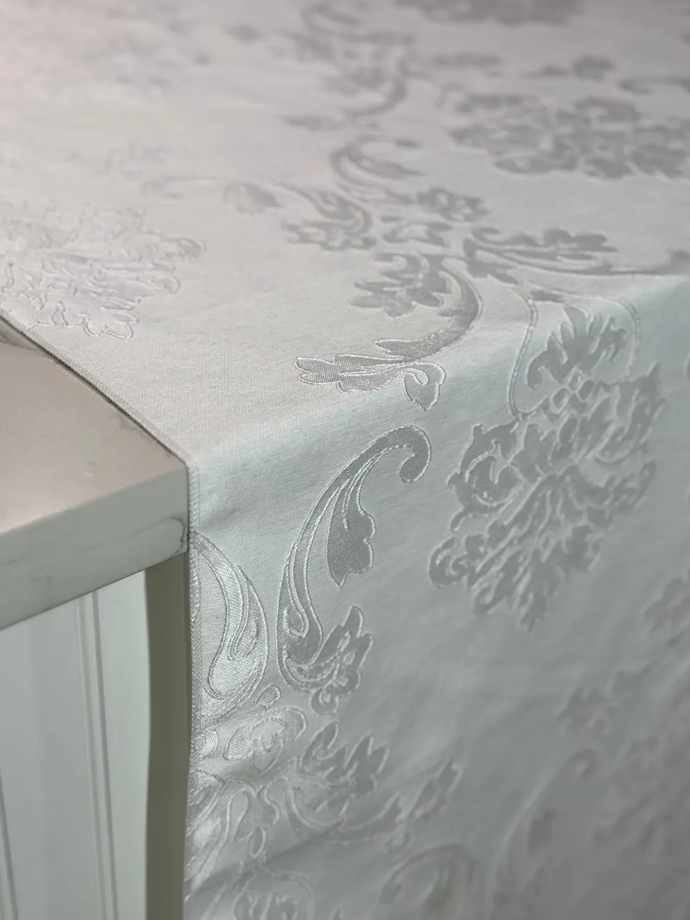 Madison Jacquard (Reversible) Table Linen in White