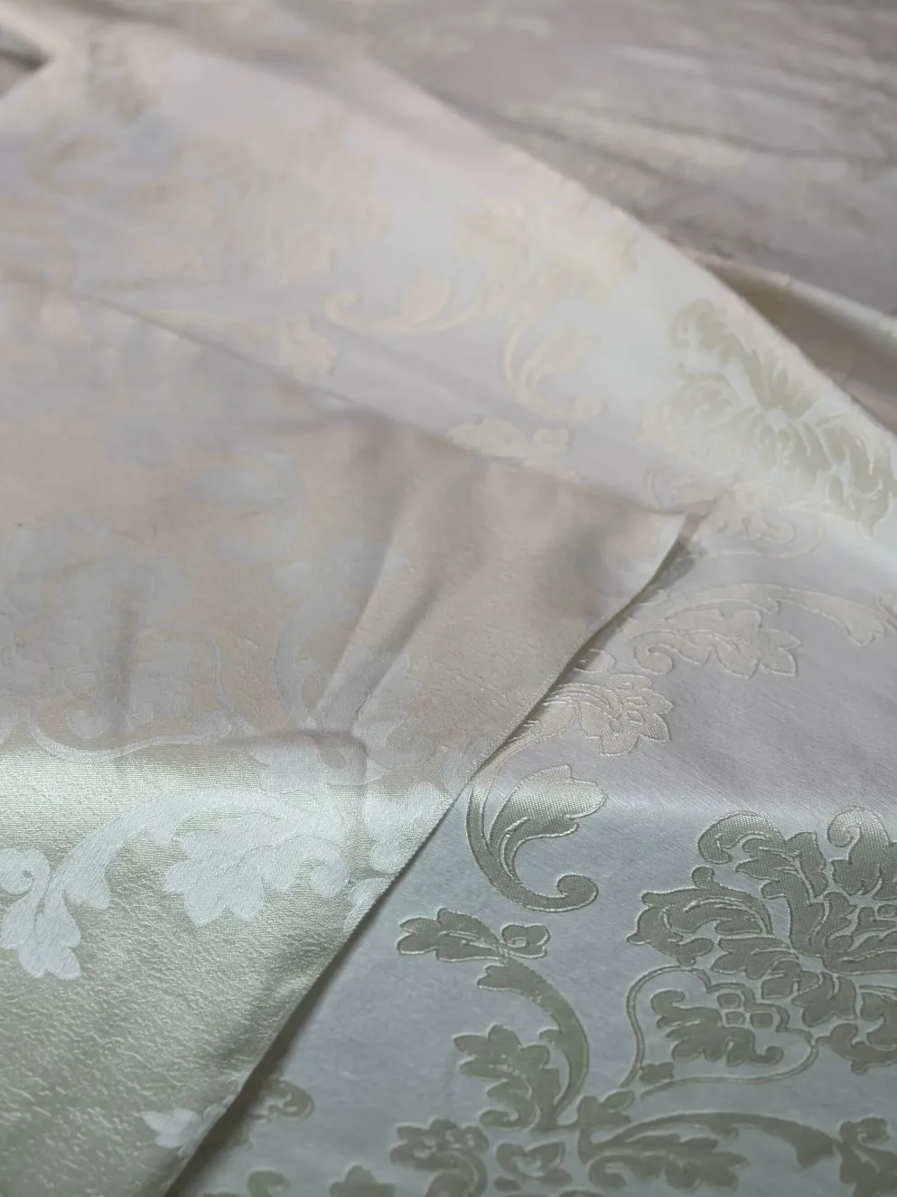 Madison Jacquard (Reversible) Table Linen in Champagne