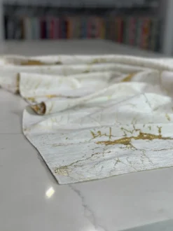 Marble Jacquard Table Linen in Gold