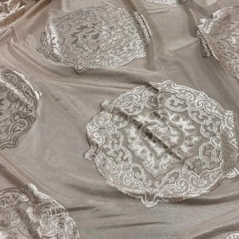 Medallion Jacquard Sheer Table Linen in Champagne