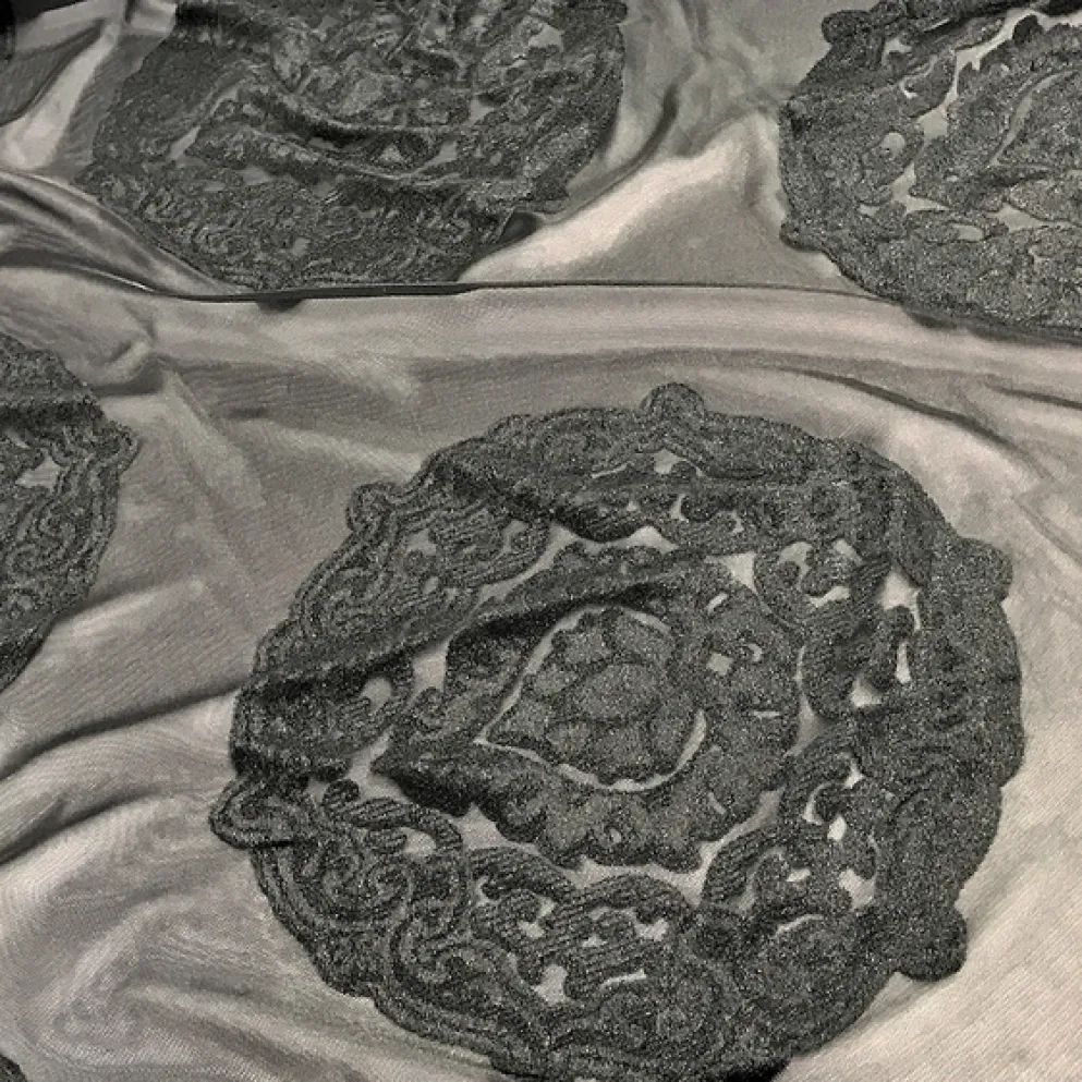 Medallion Jacquard Sheer Table Runner in Black