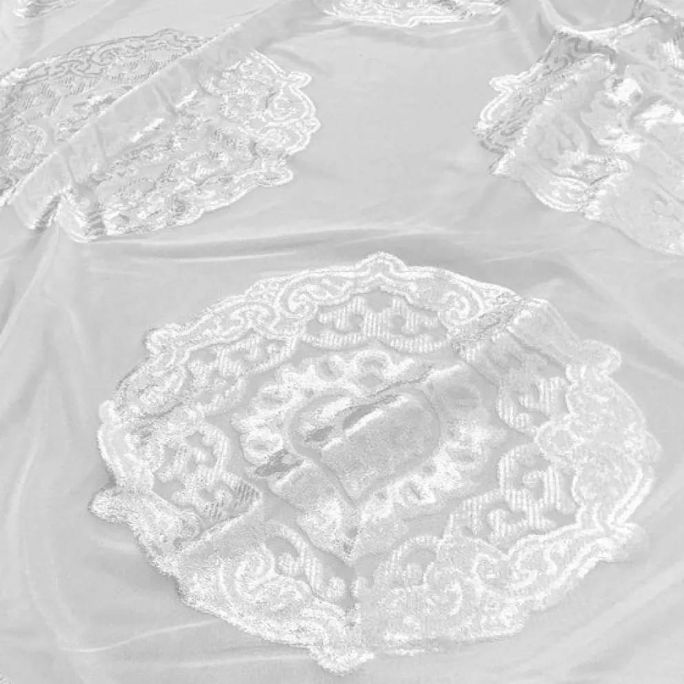 Medallion Jacquard Sheer Table Runner in White