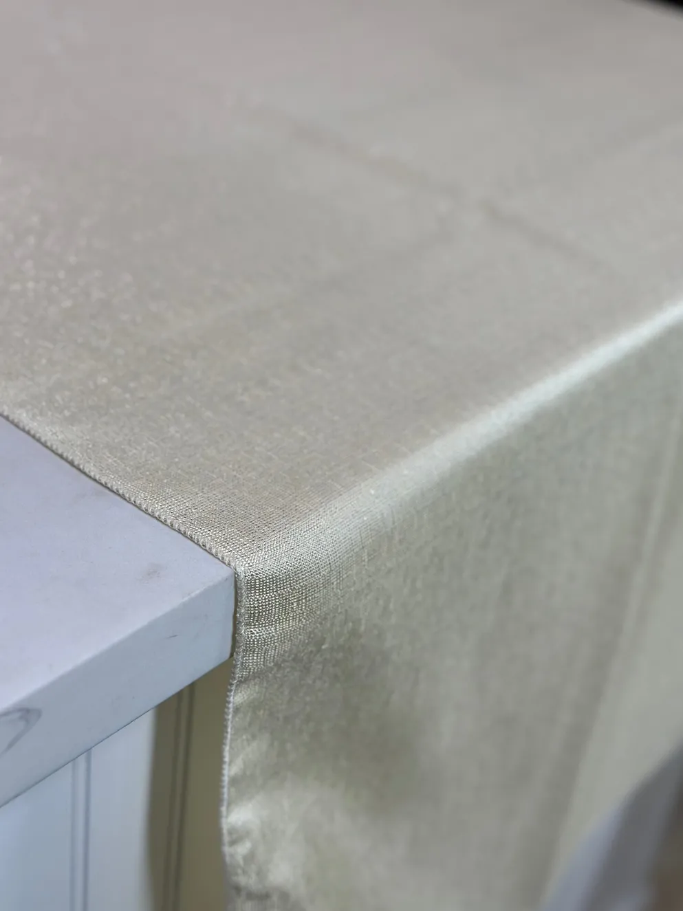 Metallic Burlap Table Linen in Ivory/Silver