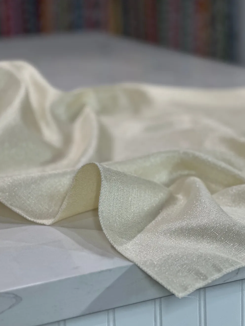 Metallic Burlap Table Linen in Ivory/Silver