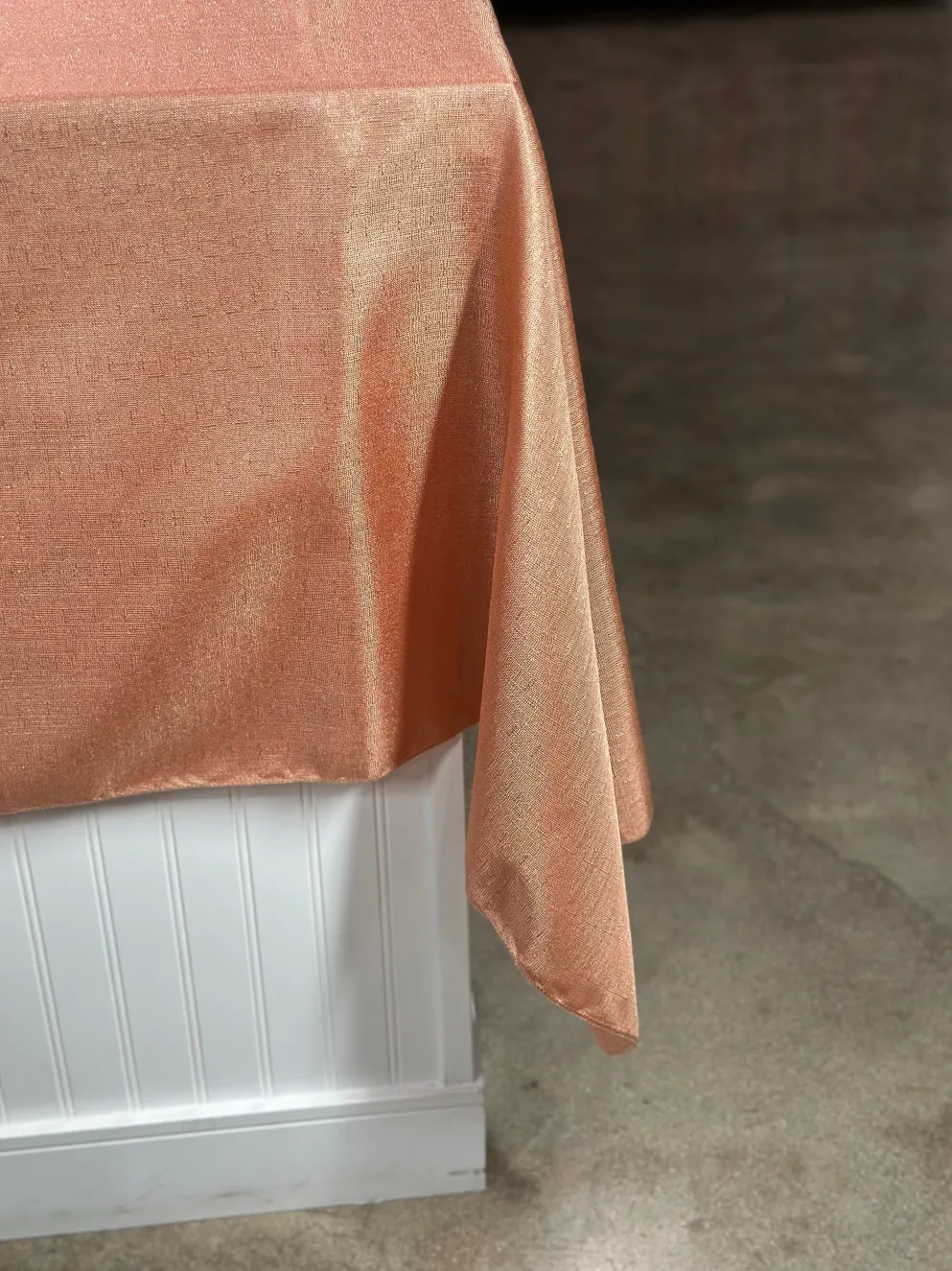 Metallic Burlap Table Linen in Blush/Silver