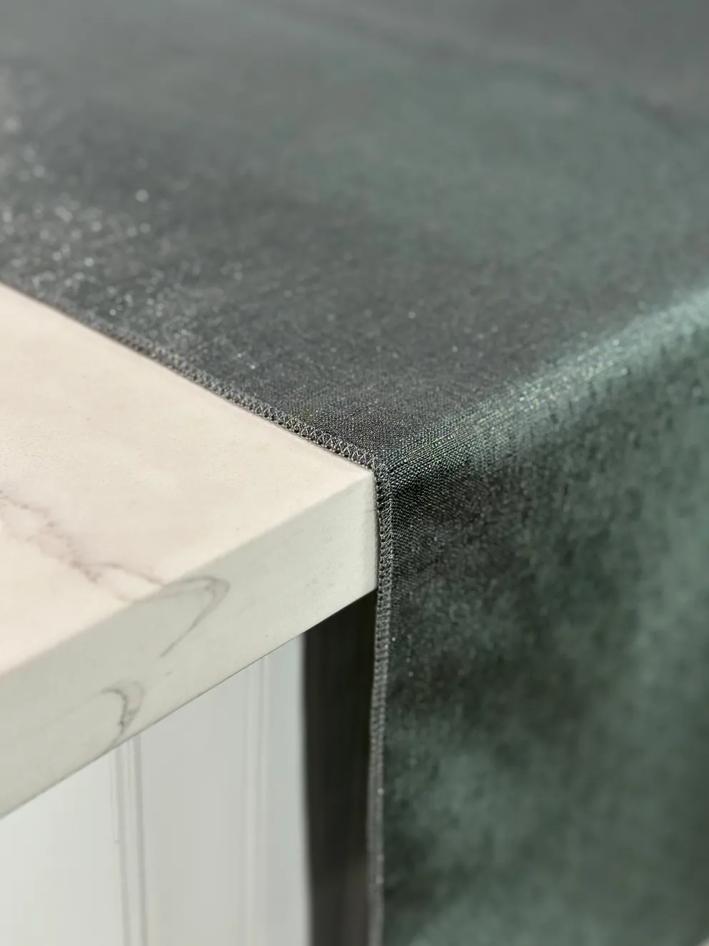 Metallic Burlap Table Linen in Gray/Silver