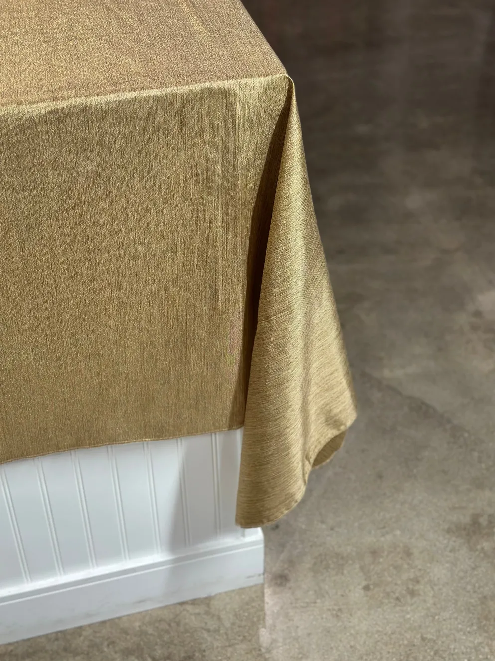 Metallic Burlap Table Linen in Antique Gold/Gold