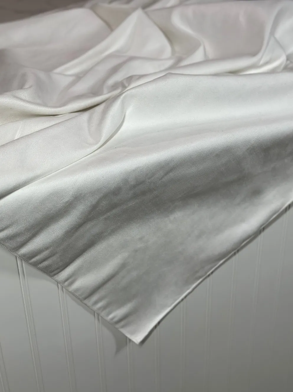 Microfiber Suede Table Linen in White