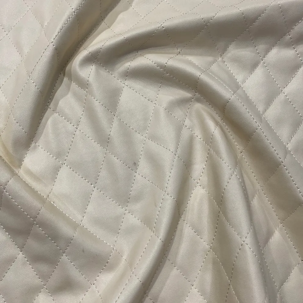 Murano Quilt Table Linen in Champagne