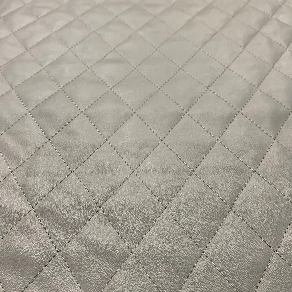 Murano Quilt Table Linen in Silver