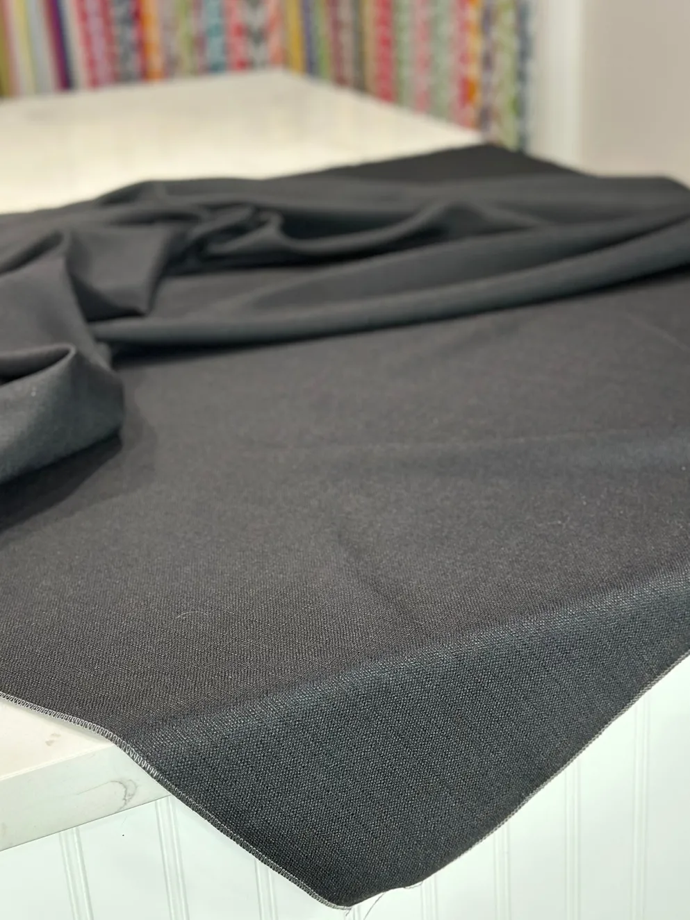 1pc - Rustic Linen Table Linen 132" Round - Black