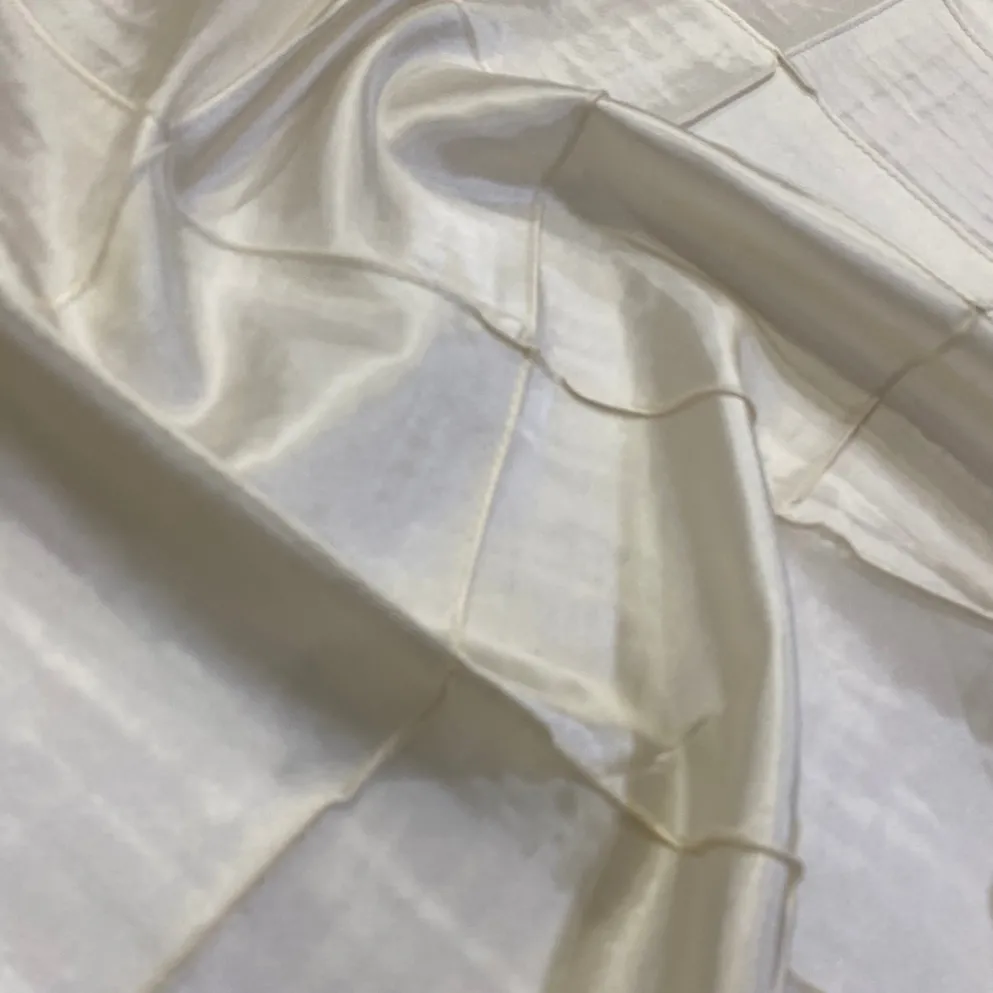 4" Pintuck Taffeta Table Linen in Ivory