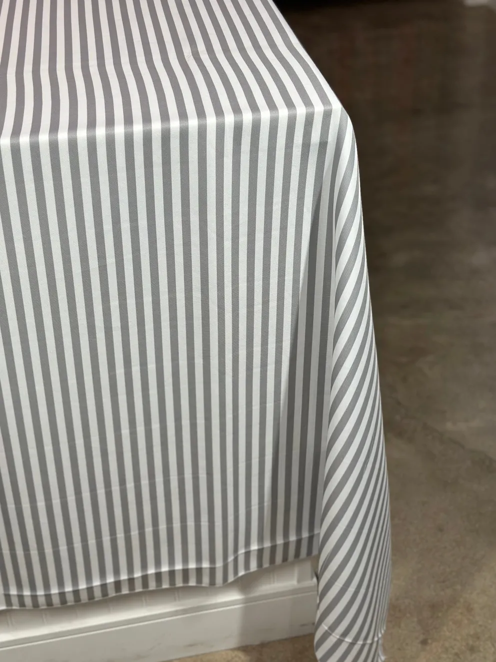 Seersucker (Poly Print) Table Linen in Silver