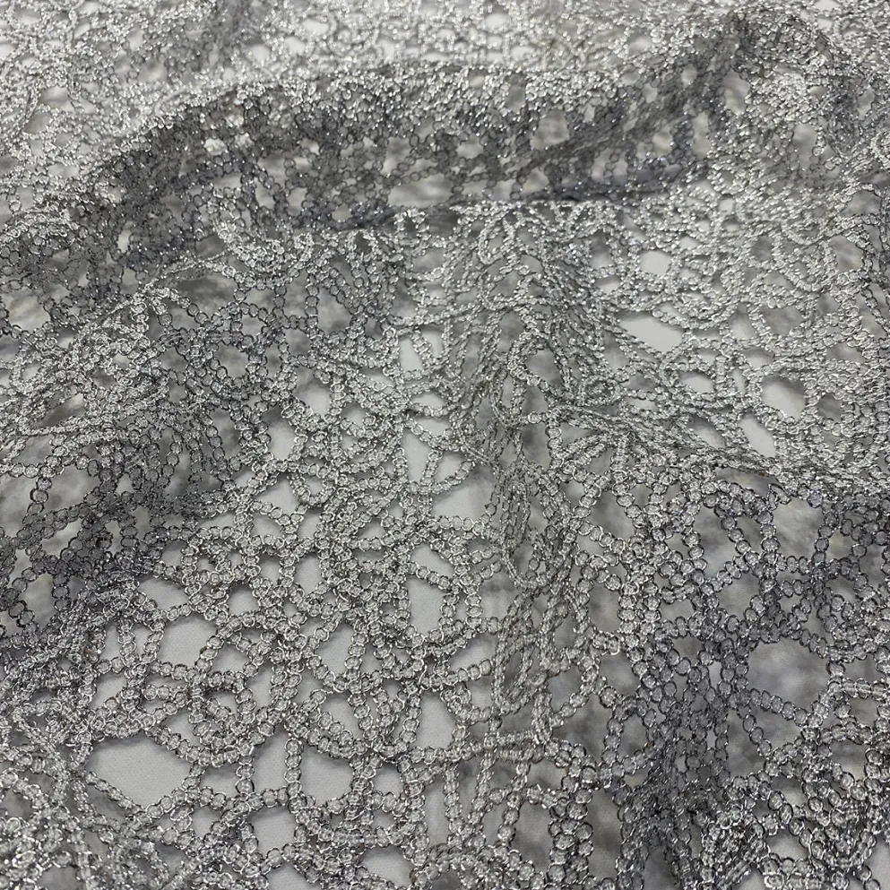 Swirl Chain Lace Table Linen in Silver