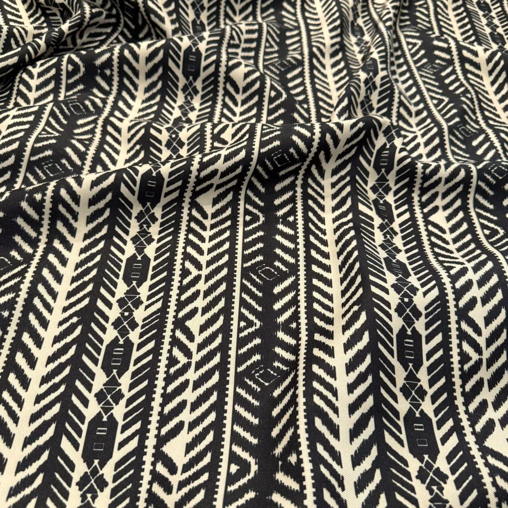 Topaz (Poly Print) Table Napkin in Black / Taupe