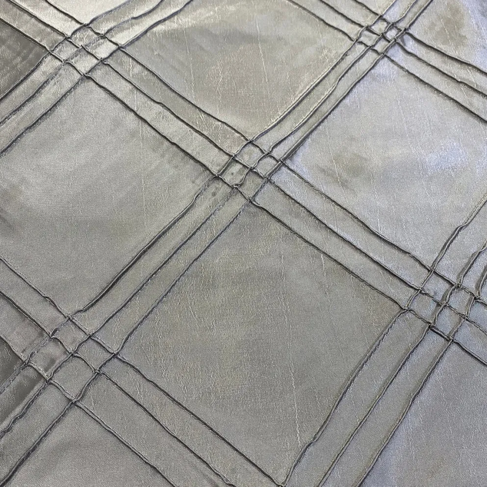 Triple Pleat Pintuck Table Linen in Silver