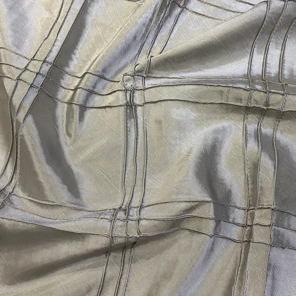Triple Pleat Pintuck Table Runner in Silver