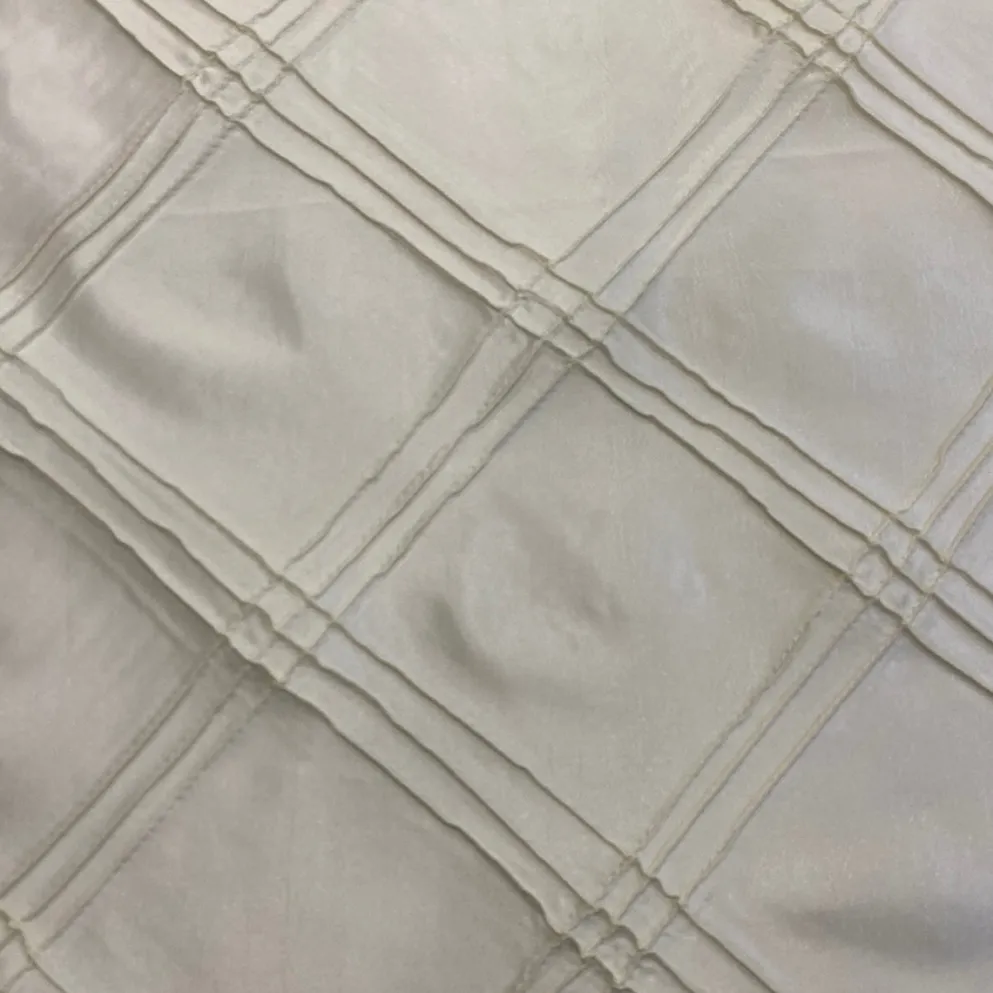 Triple Pleat Pintuck Table Runner in Ivory